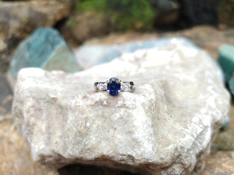 SJ2157 - Blue Sapphire with Diamond Ring Set in 18 Karat White Gold Settings