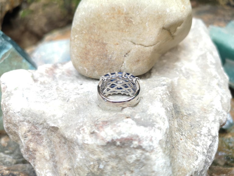 SJ2286 - Blue Sapphire with Diamond Ring Set in 18 Karat White Gold Settings