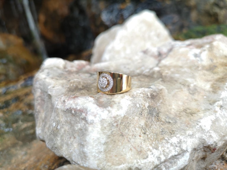 SJ2432 - Diamond Ring Set in 18 Karat Gold Settings