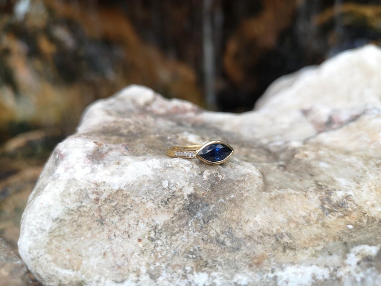 SJ2226 - Blue Sapphire with Diamond Ring Set in 18 Karat Gold Settings