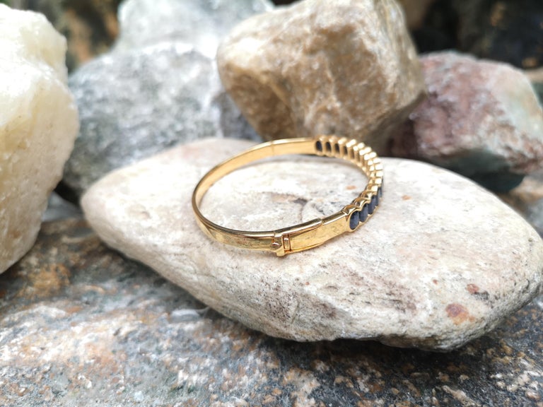 SJ1837 - Blue Sapphire Bangle Set in 18 Karat Gold Settings