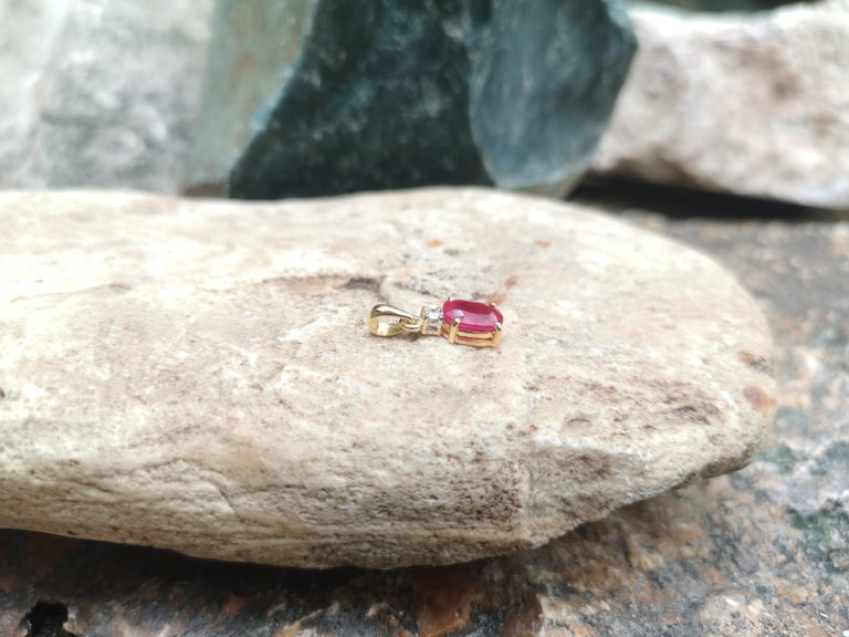 SJ2089 - Ruby with Diamond Pendant Set in 18 Karat Gold Settings