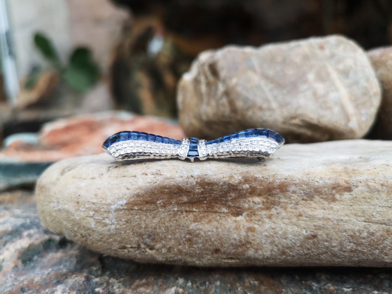 SJ1866 - Blue Sapphire with Diamond Bow Brooch Set in 18 Karat White Settings