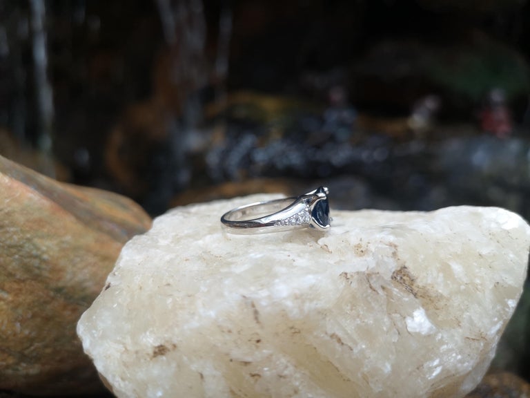 SJ2252 - Blue Sapphire with Diamond Ring Set in 18 Karat White Gold Settings