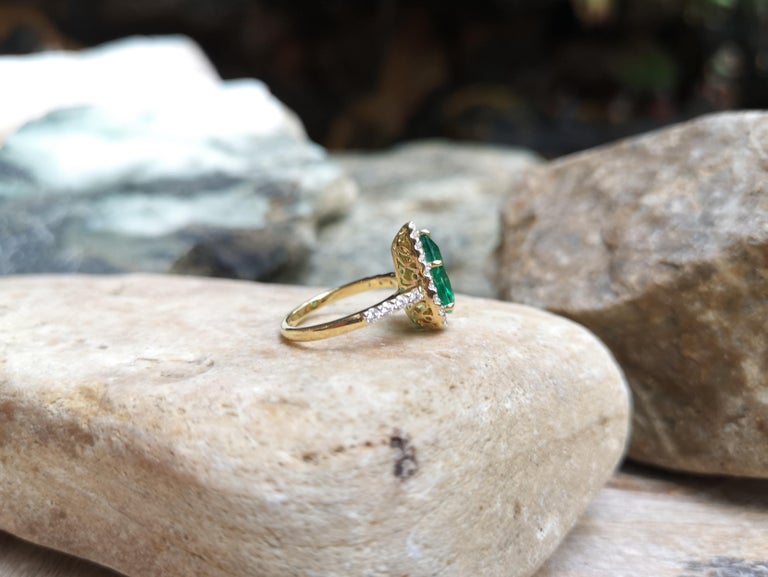 SJ1800 - Emerald with Diamond Ring Set in 18 Karat Gold Settings