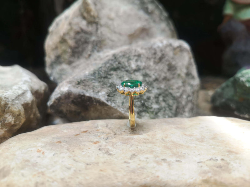 SJ6287 - Emerald with Diamond Ring Set in 18 Karat Gold Settings