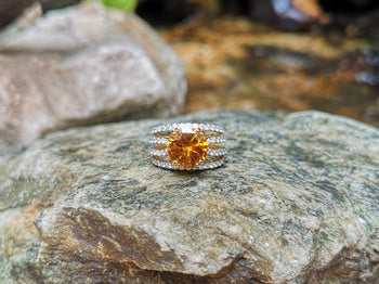 SJ6136 - Round Yellow Sapphire with Diamond Set in 18 Karat Gold Settings
