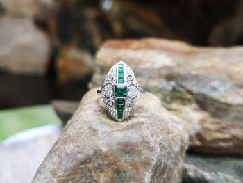 SJ2096 - Emerald with Diamond Ring Set in 18 Karat White Gold Settings