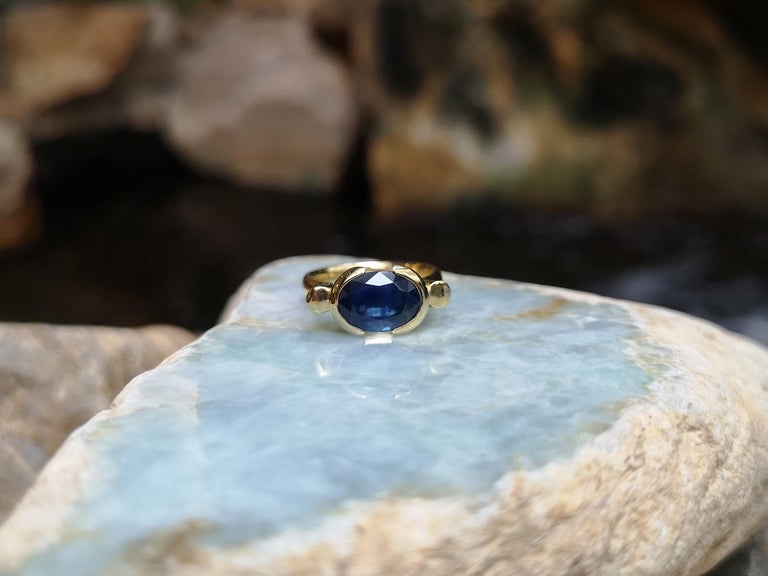 SJ6040 - Blue Sapphire Ring Set in 18 Karat Gold Settings