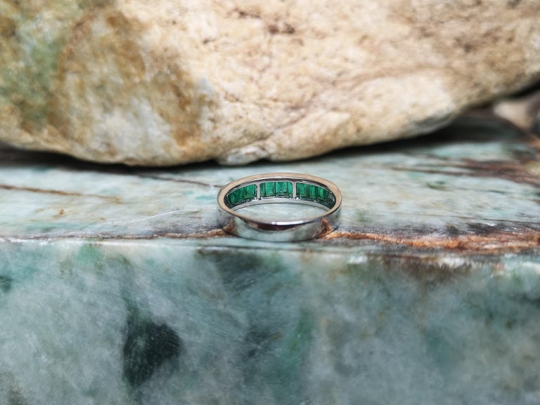 SJ1946 - Emerald Ring Set in 18 Karat White Gold Settings