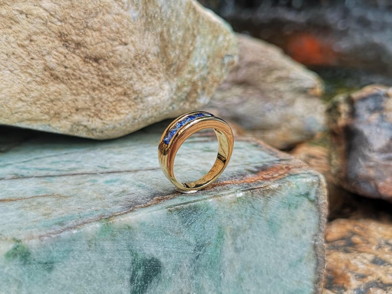 SJ1410 - Blue Sapphire Ring Set in 18 Karat Gold Settings