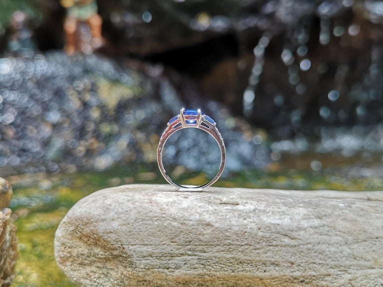 SJ1706 - Blue Sapphire with Diamond Ring Set in 18 Karat White Gold Settings