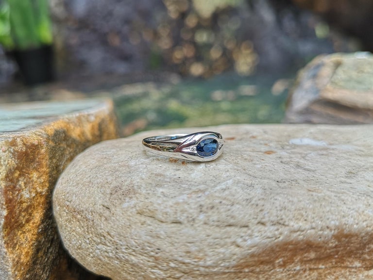 SJ1914 - Blue Sapphire with Diamond Ring Set in 18 Karat White Gold Settings