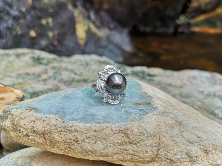 SJ1712 - Tahitian South Sea Pearl with Diamond Ring Set in 18 Karat White Gold Settings