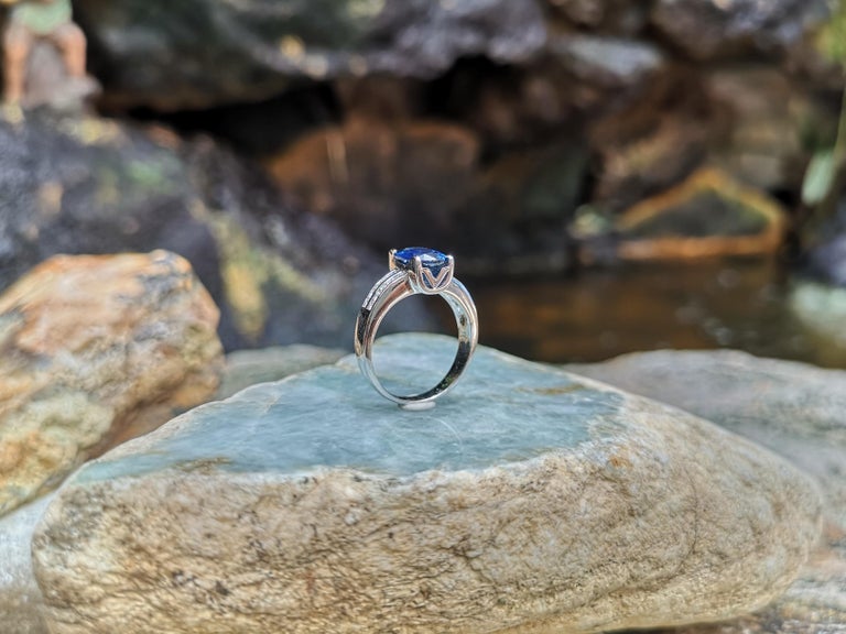 SJ1360 - Blue Sapphire with Diamond Ring Set in 18 Karat White Gold Settings