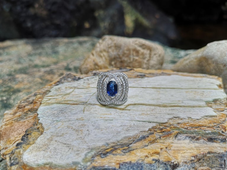 SJ1578 - Blue Sapphire with Diamond Ring Set in 18 Karat White Gold Settings
