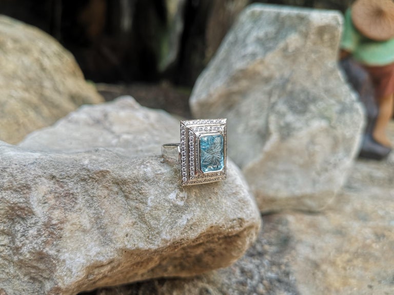 SJ6187 - Carved Aquamarine with Diamond Ring Set in 18 Karat White Gold Settings