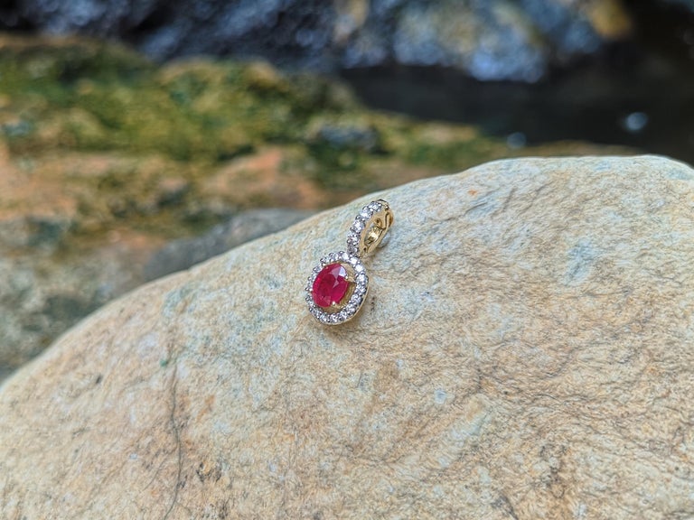 SJ1959 - Ruby with Diamond Pendant Set in 18 Karat Gold Settings