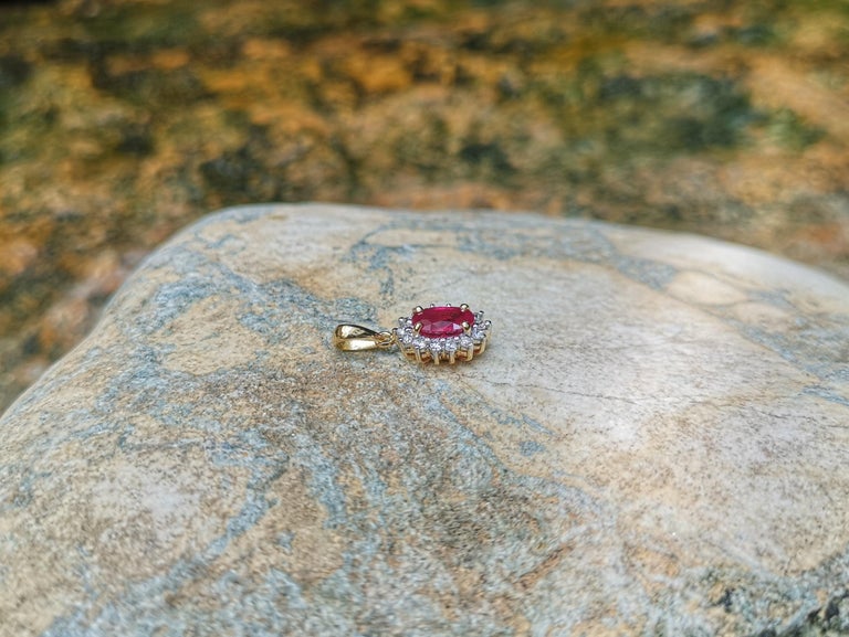 SJ1909 - Ruby with Diamond Pendant Set in 18 Karat Gold Settings