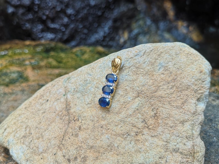 SJ6060 - Blue Sapphire with Diamond Pendant Set in 18 Karat Gold Settings