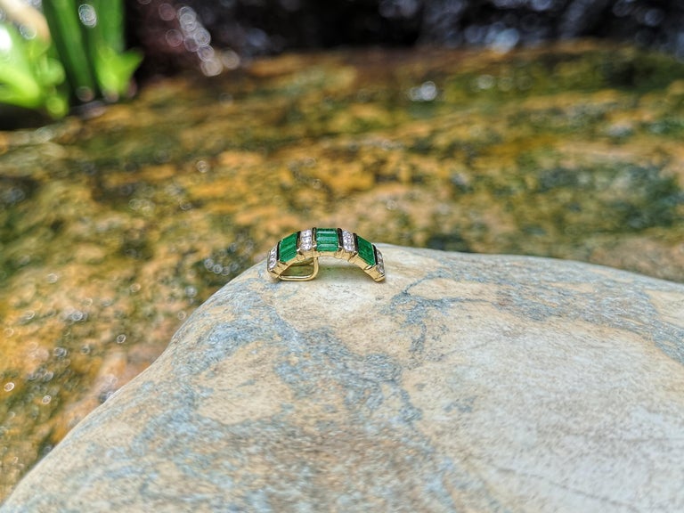 SJ6123 - Emerald with Diamond Pendant Set in 18 Karat Gold Settings