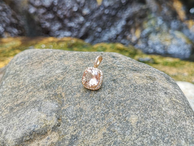 SJ1359 - Morganite with Diamond Pendant Set in 18 Karat Rose Gold Settings