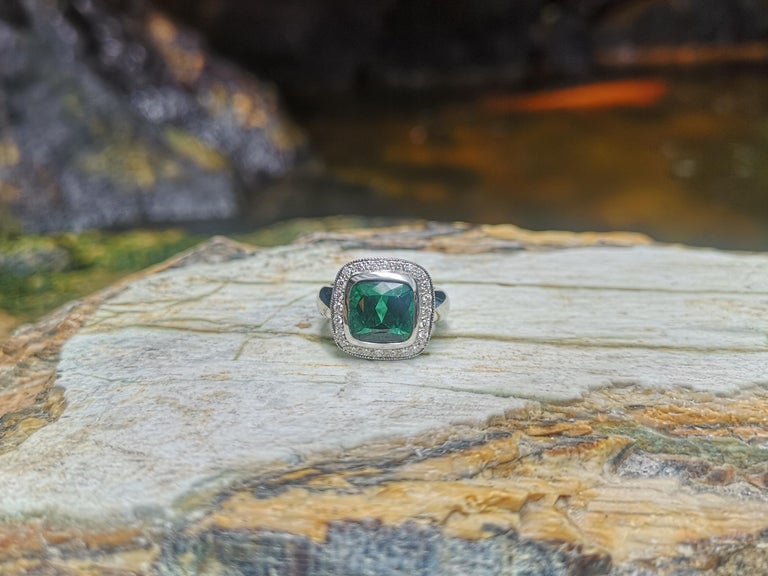 SJ1366 - Green Tourmaline with Diamond Ring Set in 18 Karat White Gold Settings