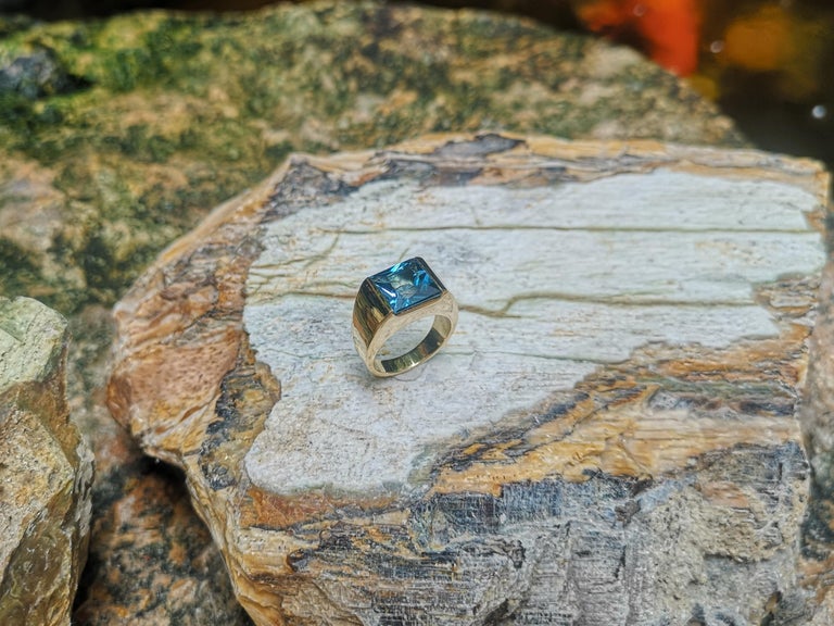SJ6172 - London Blue Topaz Ring Set in 18 Karat Gold Settings