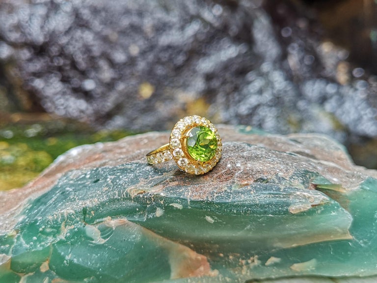 SJ6178 - Peridot with Yellow Diamond Ring Set in 18 Karat Gold Settings