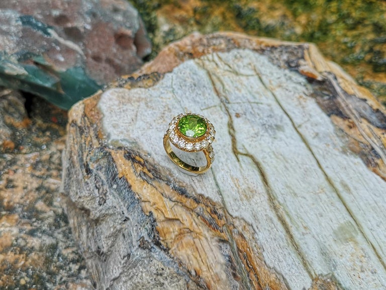 SJ6178 - Peridot with Yellow Diamond Ring Set in 18 Karat Gold Settings