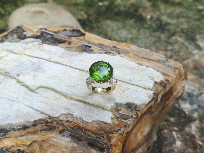 SJ2545 - Custom Peridot with Emerald and Diamond Ring Set in 18 Karat Gold Settings