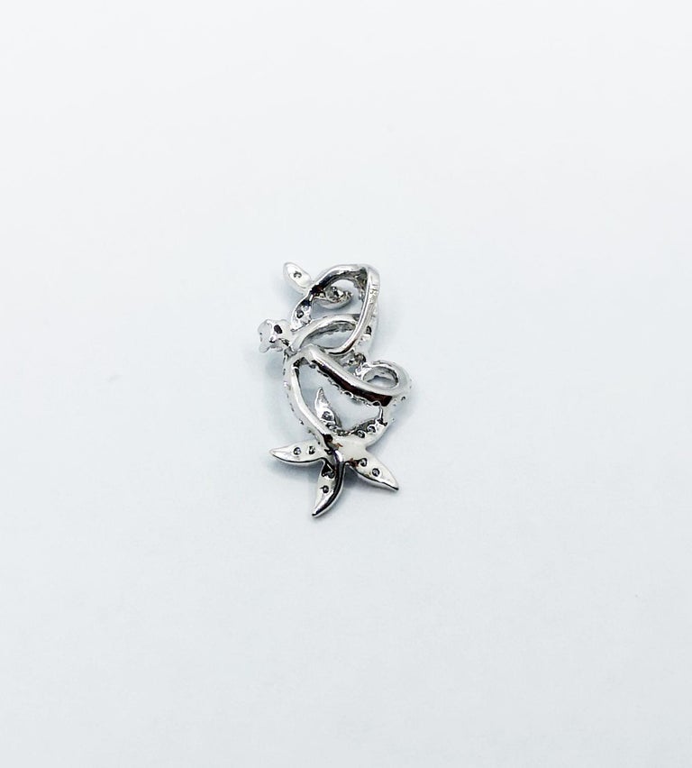 SJ1189 - Diamond Pendant Set in 18 Karat White Gold Settings