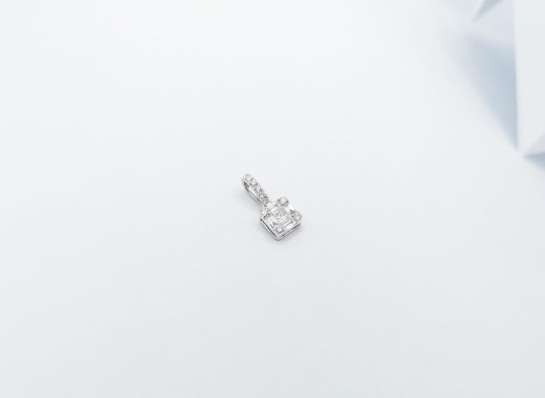 SJ1300 - Diamond Pendant Set in 18 Karat White Gold Settings