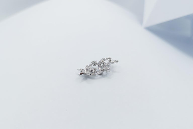 SJ1189 - Diamond Pendant Set in 18 Karat White Gold Settings