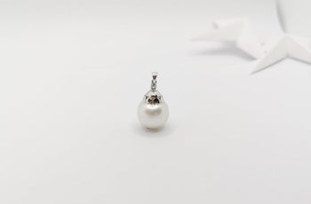 SJ1306 - South Sea Pearl with Diamond Pendant Set in 18 Karat White Gold Settings