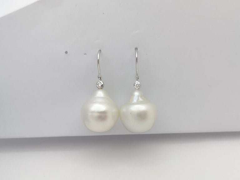 JE0213Q - South Sea Pearl & Diamond Set in 18 Karat White Gold Setting