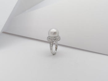 JR0213R - South Sea Pearl & Diamond Ring Set in 18 Karat White Gold Setting