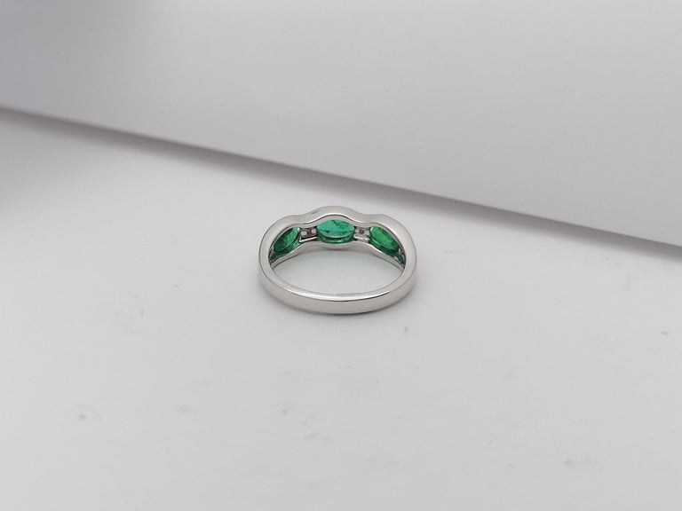 JR0643S - Emerald & Diamond Ring Set in 18 Karat White Gold Setting