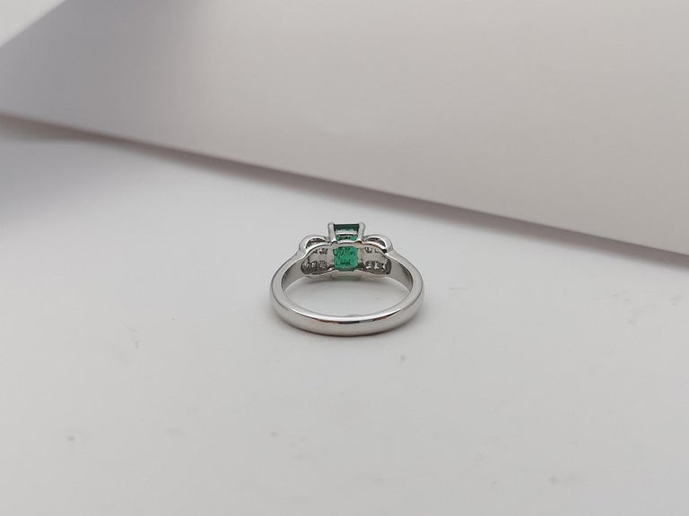 JR1154T - Emerald & Diamond Ring Set in 18 Karat White Gold Setting