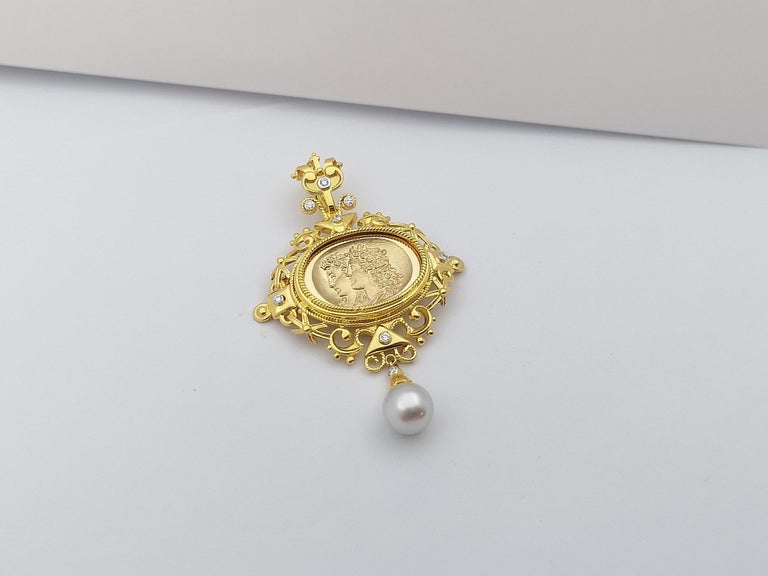 SJ1406 - South Sea Pearl with Diamond Pendant / Brooch Set in 18 Karat Gold Settings