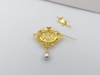 JP0187P - South Sea Pearl with Diamond Pendant / Brooch Set in 18K Gold Setting