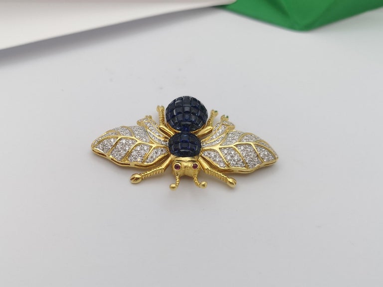 SJ1159 - Blue Sapphire with Diamond Bee Brooch Set in 18 Karat Gold Settings