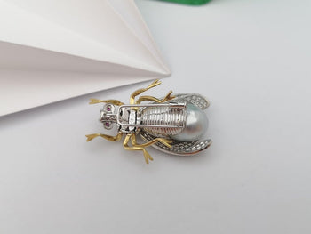 JP3353Z - South Sea Pearl, Cabochon Ruby and Diamond Fly Brooch Set in 18K White & Yellow Gold Setting
