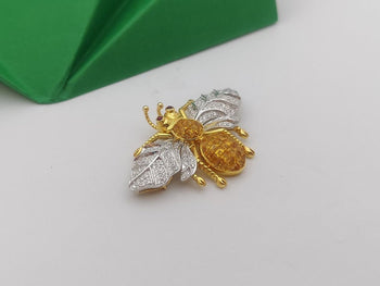 JPB367 - Invisible Set Yellow Sapphire & Diamond Bee Brooch Set in 18K Gold Setting