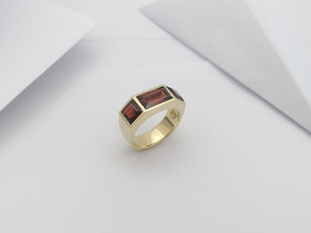 JR0343P - Garnet Ring Set in 18 Karat Gold Setting