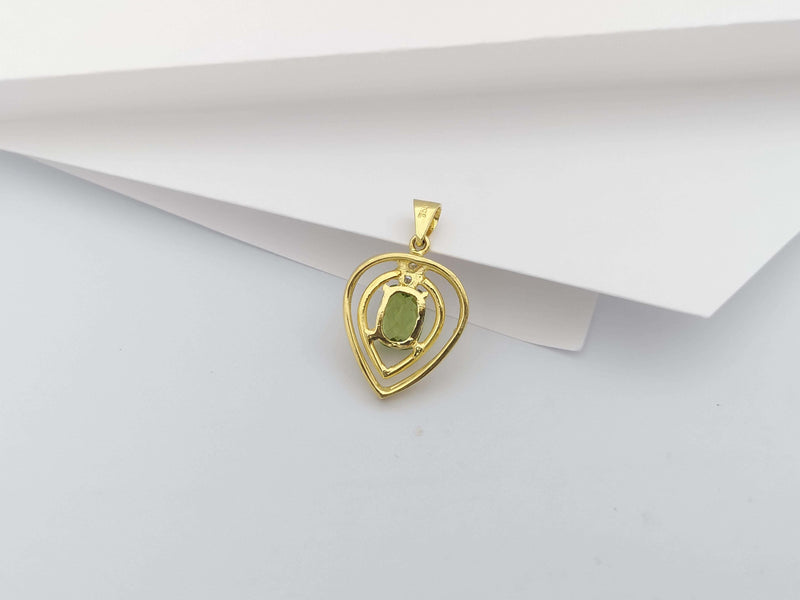 SJ2785 - Peridot with Diamond Pendant Set in 18 Karat Gold Setting