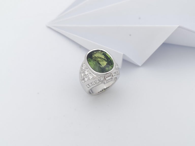 SJ2006 - Green Sapphire with Diamond Ing Set in 18 Karat White Gold Settings