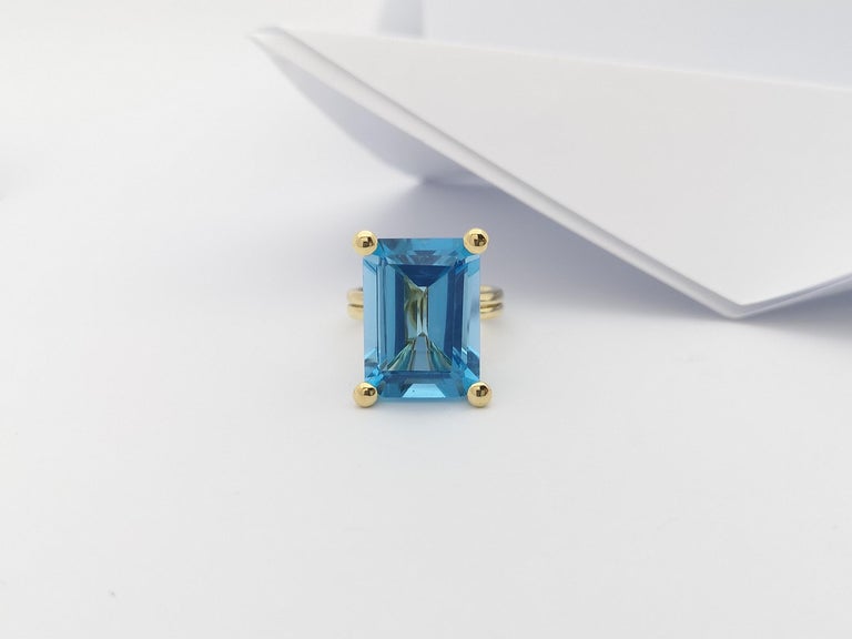 SJ2952 - Blue Topaz Ring Set in 18 Karat Gold Settings