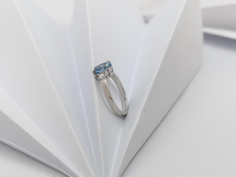 SJ2954 - Aquamarine with Diamond Ring Set in 18 Karat White Gold Settings