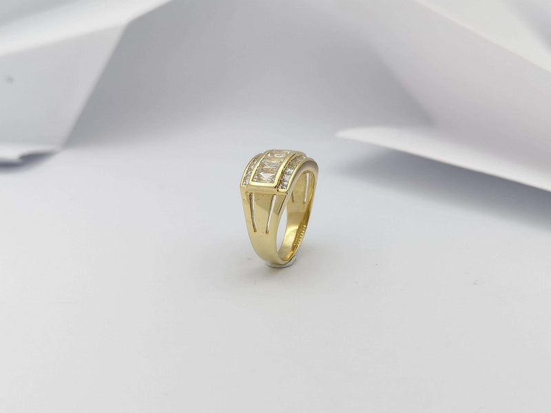 SJ3274 - White Sapphire Ring Set in 18 Karat Gold Settings